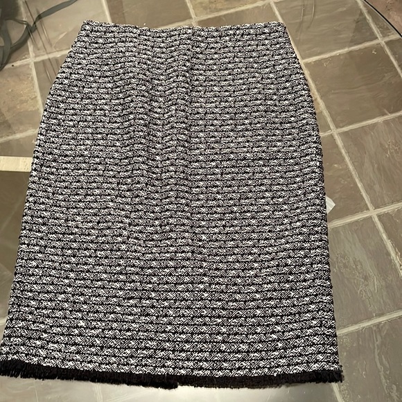 J. Crew Dresses & Skirts - J. Crew, 6, “new classic” tweed pencil with fringe hem, fully lined, EUC.